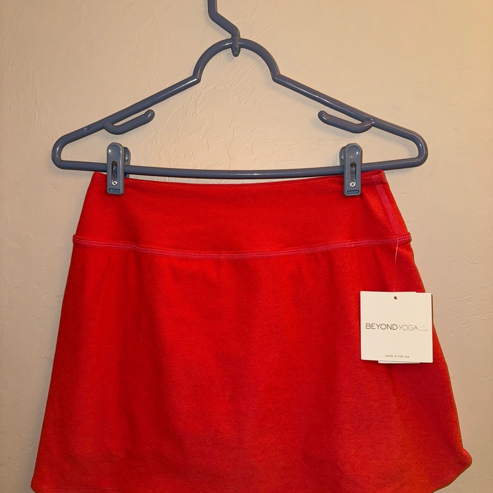 BEYOND YOGA Women’s Coral Workout Skort